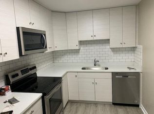 790 Lee St #7, Des Plaines, IL 60016