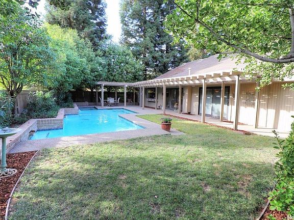 3rd image of 11549 Sutters Mill Cir