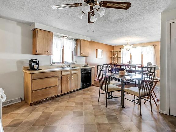 5th image of 691 Hartley Dr