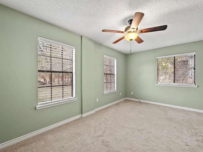 306 Hub Dr — Photo 9