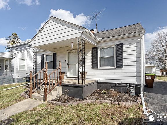 2nd image of 1008 Maple Ave