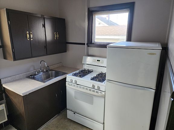 4th image of 605 Charles St #605