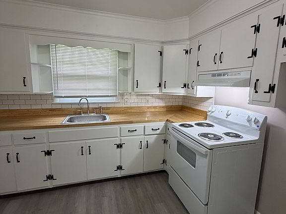 2nd image of 137 Honeysuckle Dr #B
