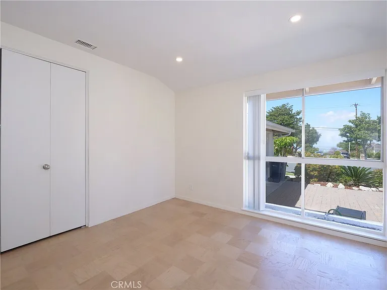 27665 Longhill Dr — Photo 6
