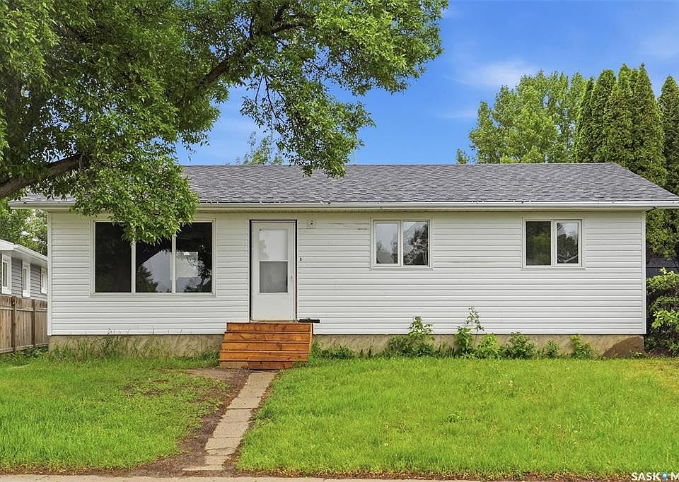 1st image of 118 Smallwood CRESCENT