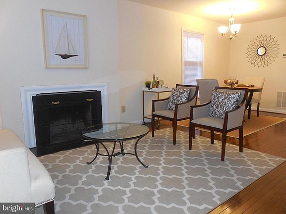 2nd image of 529 Colecroft Ct