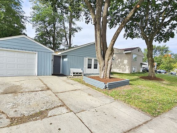 2nd image of 100 Hickory Dr