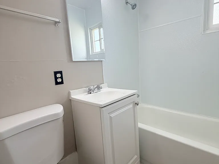 313 N Beverly Ct #313 — Photo 9