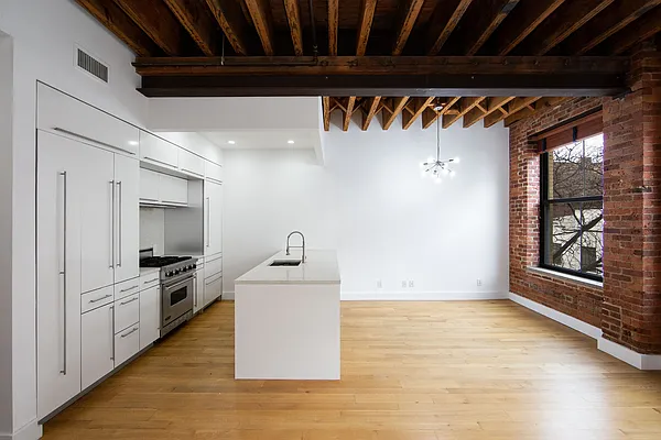 Rented by Mdrn Residential | media 14