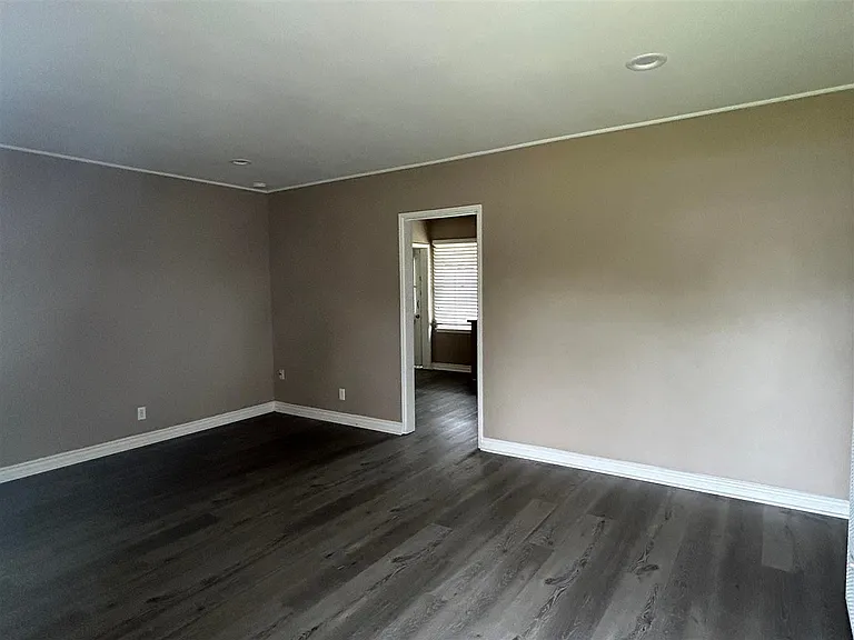 11939 Cresson St — Photo 6