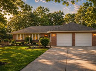 130 Woodland Hickory Ct, Valparaiso, IN 46385