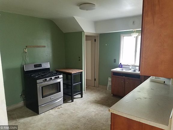 3rd image of 411 Oak St