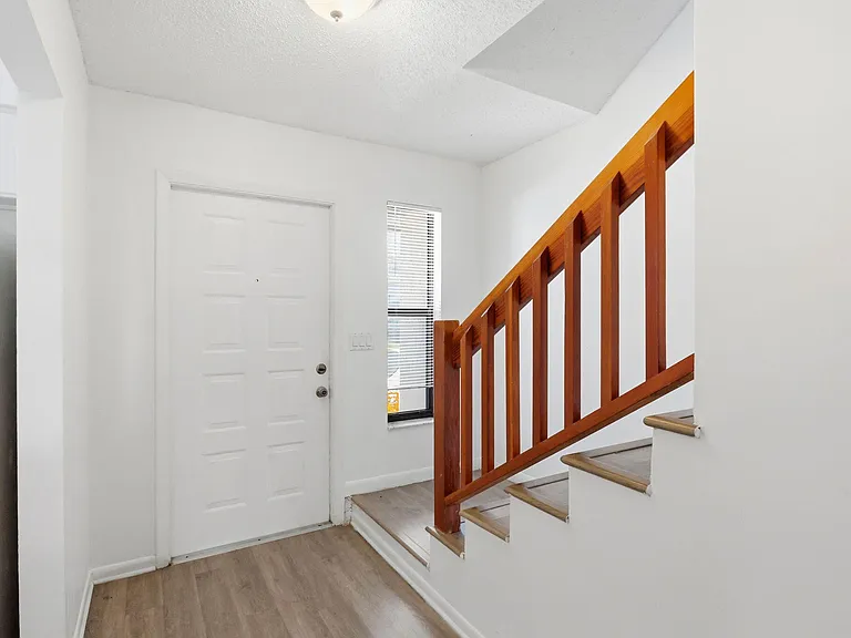 2305 Seaside Dr — Photo 3