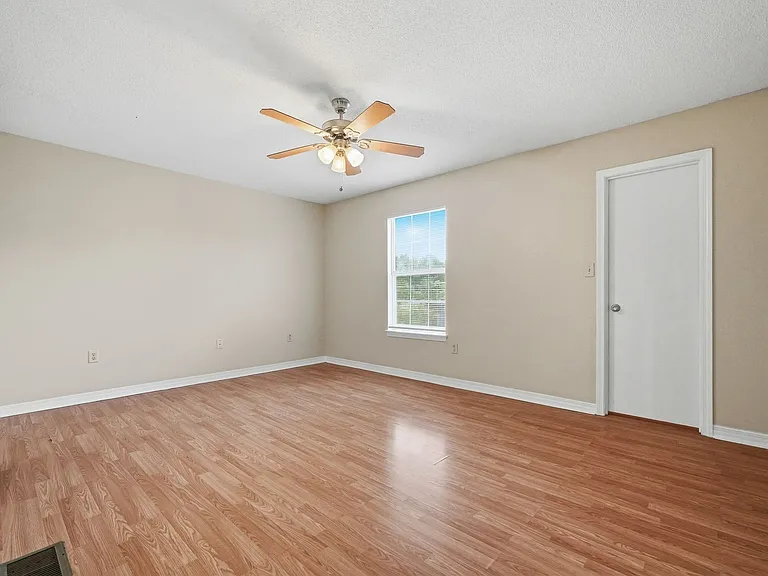 1807 Whispering Oaks Ln — Photo 19