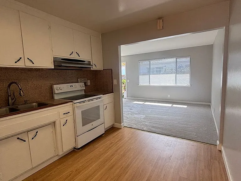 210 Murlagan Ave — Photo 3