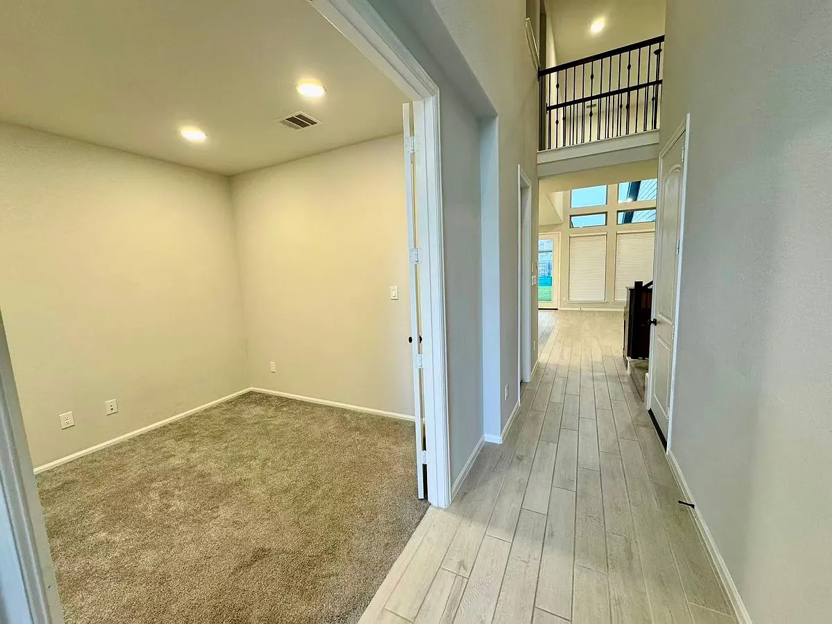 Building Photo - 10503 Shining Dawn Way