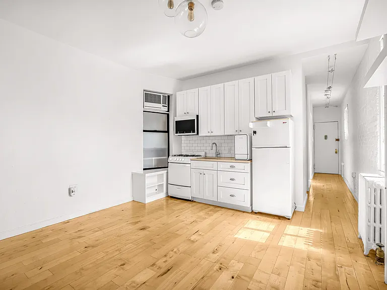 131 Thompson St #3B — Photo 3