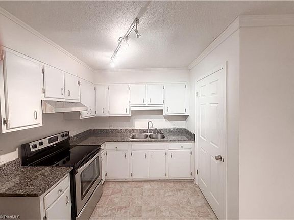 3rd image of 5421 Pine Level Dr