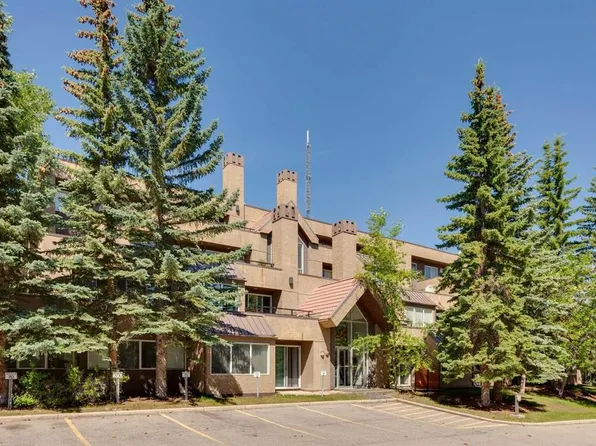 219 E Village Ter SW #2, Calgary, AB T3H 2L4