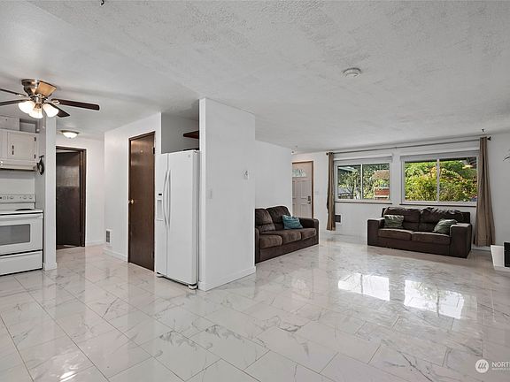 3rd image of 488 NW Dory Drive