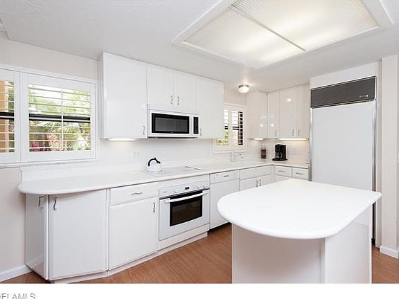 2nd image of 2230 Camino Del Mar Dr #1A1