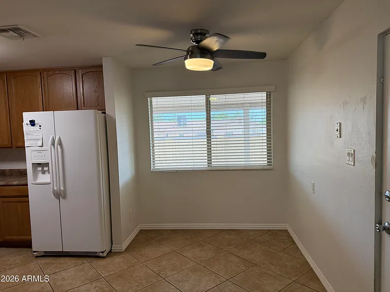 1207 E Christy Dr — Photo 6