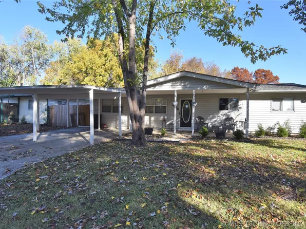 309 SE 15th St, Pryor, OK 74361