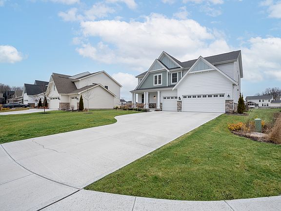 2nd image of 196 Oakhurst Way