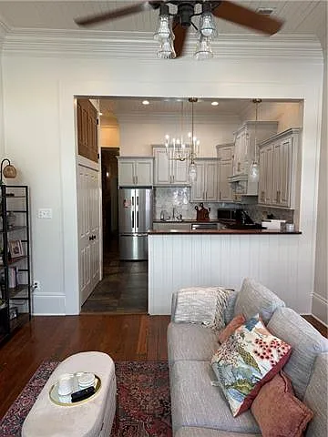 2 bed, 1.0 bath, 890 sqft, $2,150 — Photo 2