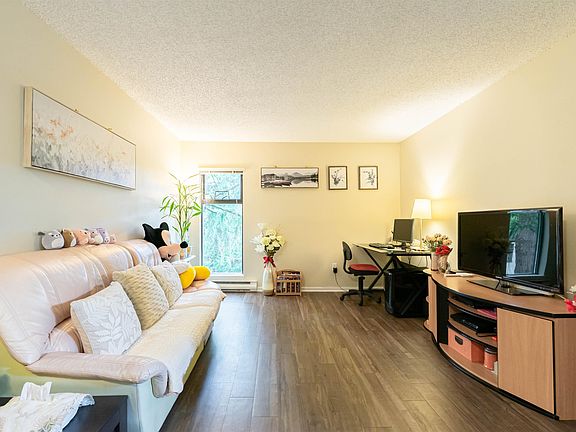 4th image of 8231 Granville Ave #222