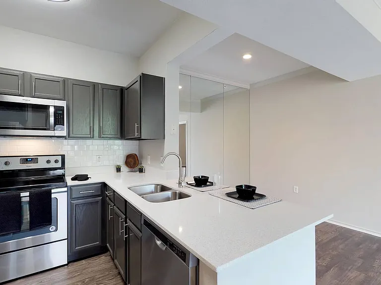 Lakeline Villas — Photo 18