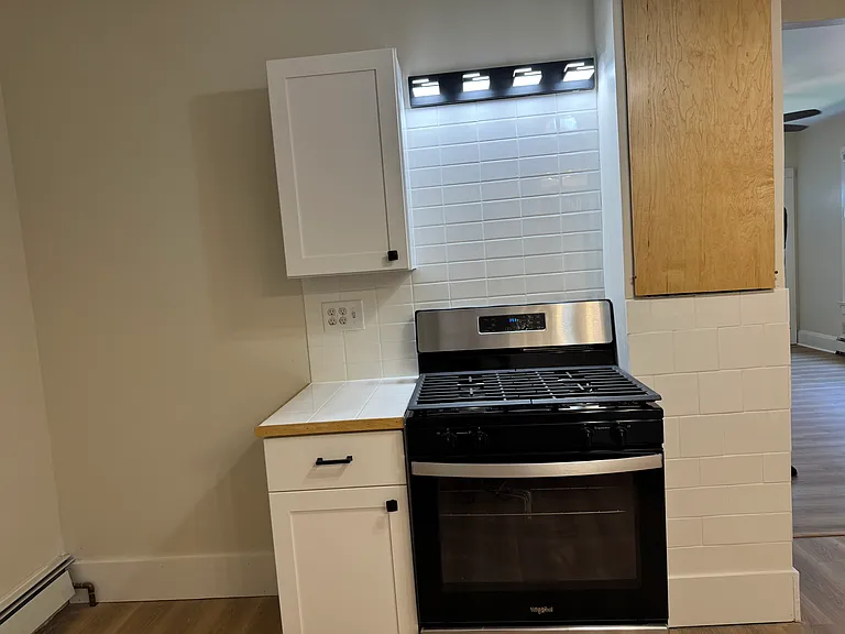 412 Warwick St — Photo 3