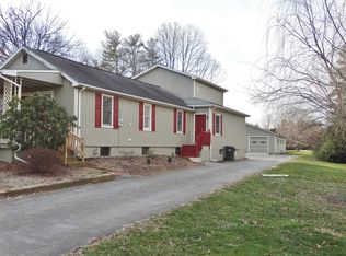 24 Rohrerstown Rd, Lancaster, PA 17603