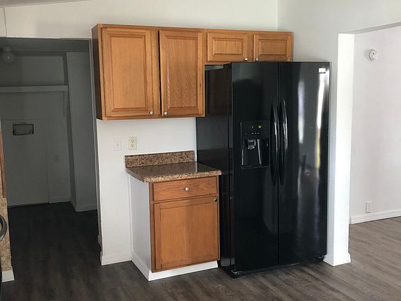 5th image of 4613 Dunkeld Ave