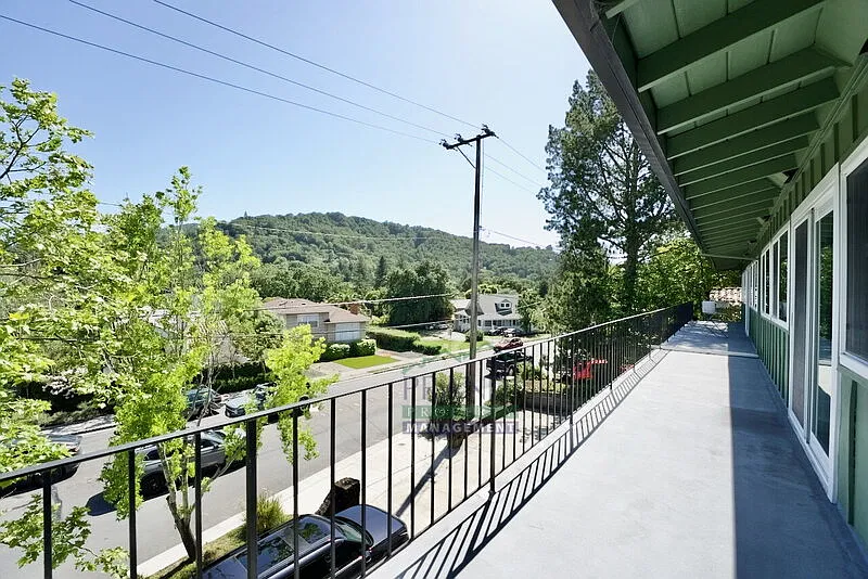 2 bed, 1.0 bath, 1050 sqft, $2,950 — Photo 2