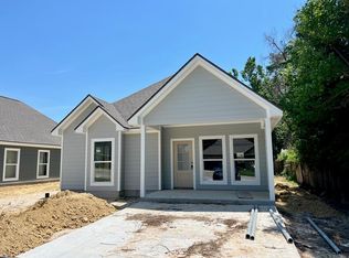 405 W Barkley St, Sour Lake, TX 77659