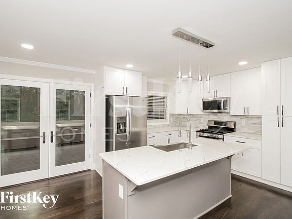 5th image of 2237 Powers Ferry Dr SE