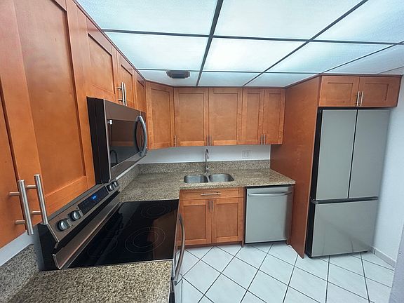 5th image of 1825 W 44th Pl APT 611