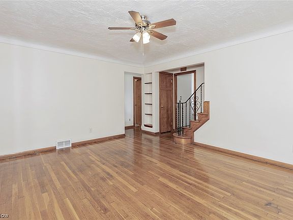 5th image of 19813 Mohican Ave
