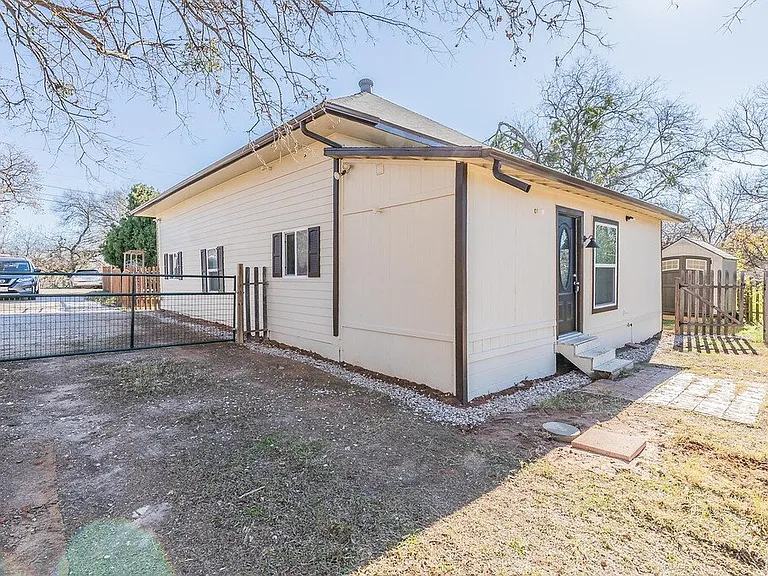 505 N Lamar St — Photo 4