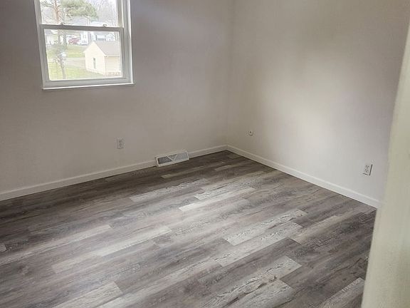 5th image of 4823 Erie St