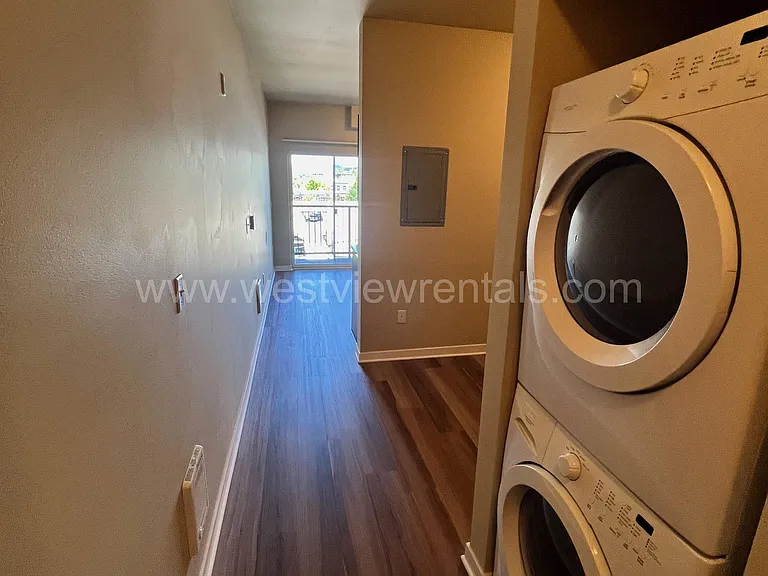 200 E Maple St — Photo 126