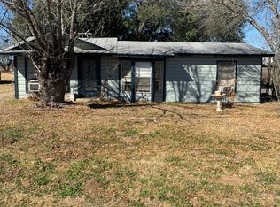 1925 Standish St, Floresville, TX 78114