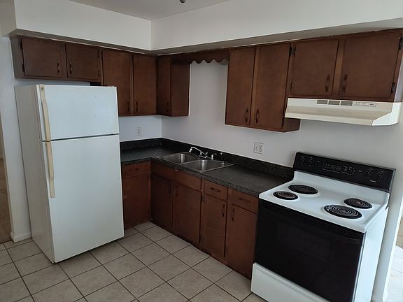 4th image of 380 Monaco Dr