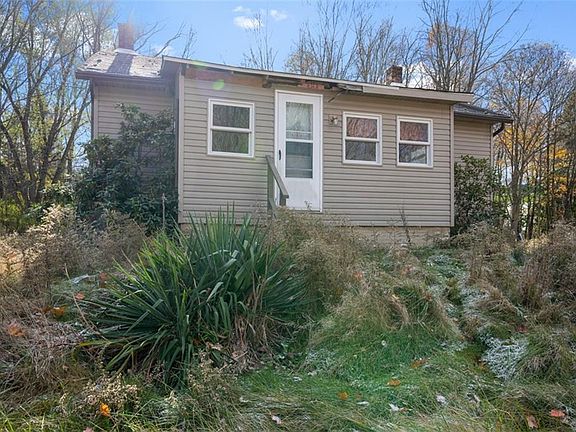 2nd image of 1665 Van Buren Ave