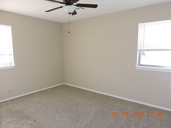 3rd image of 901 NW Cheryl Cir