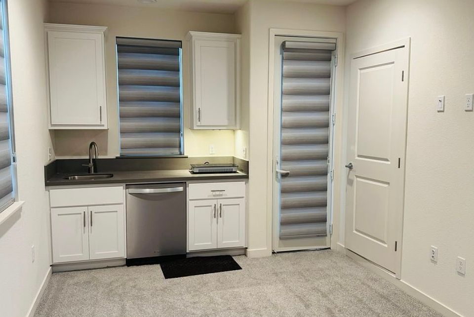 1st image of 3154 Paxton St #3154