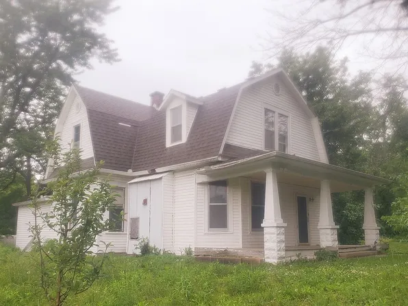 700 West St, Sweet Springs, MO 65351