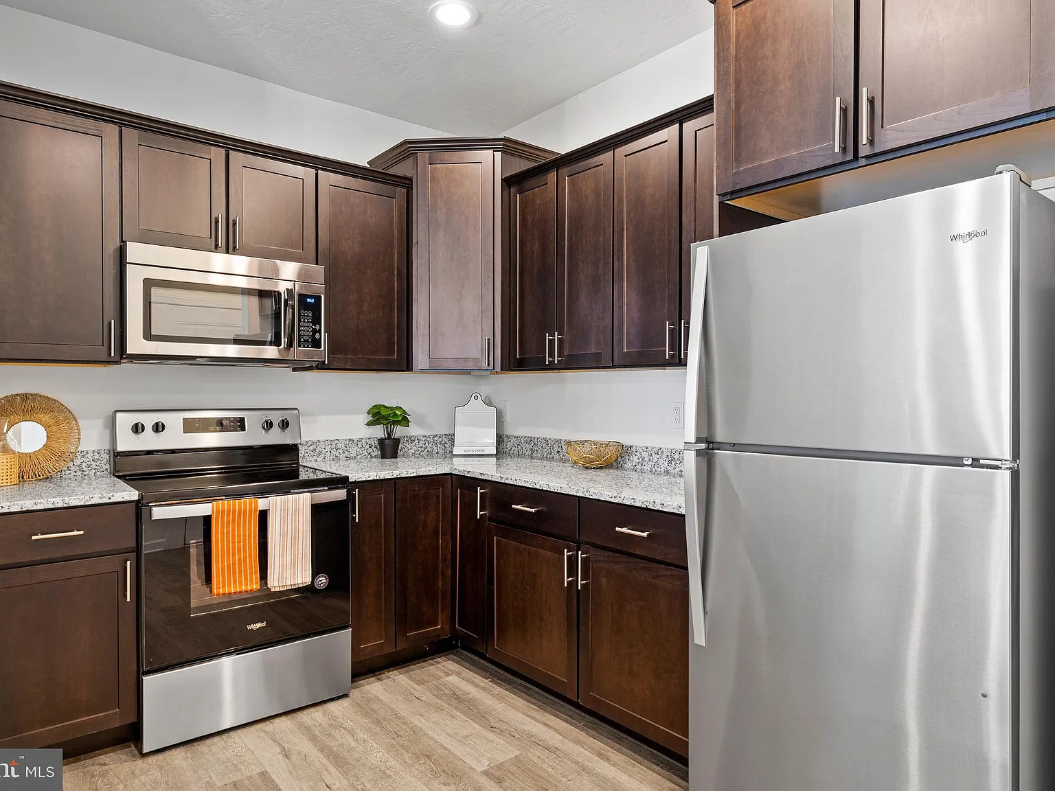 1 bed, 847 sqft, $1,875 — Photo 3