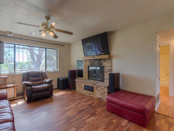 5th image of 12113 Baronet Pl NE